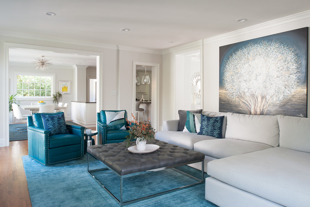 Immagine di un soggiorno tradizionale aperto con pareti bianche, moquette e pavimento blu