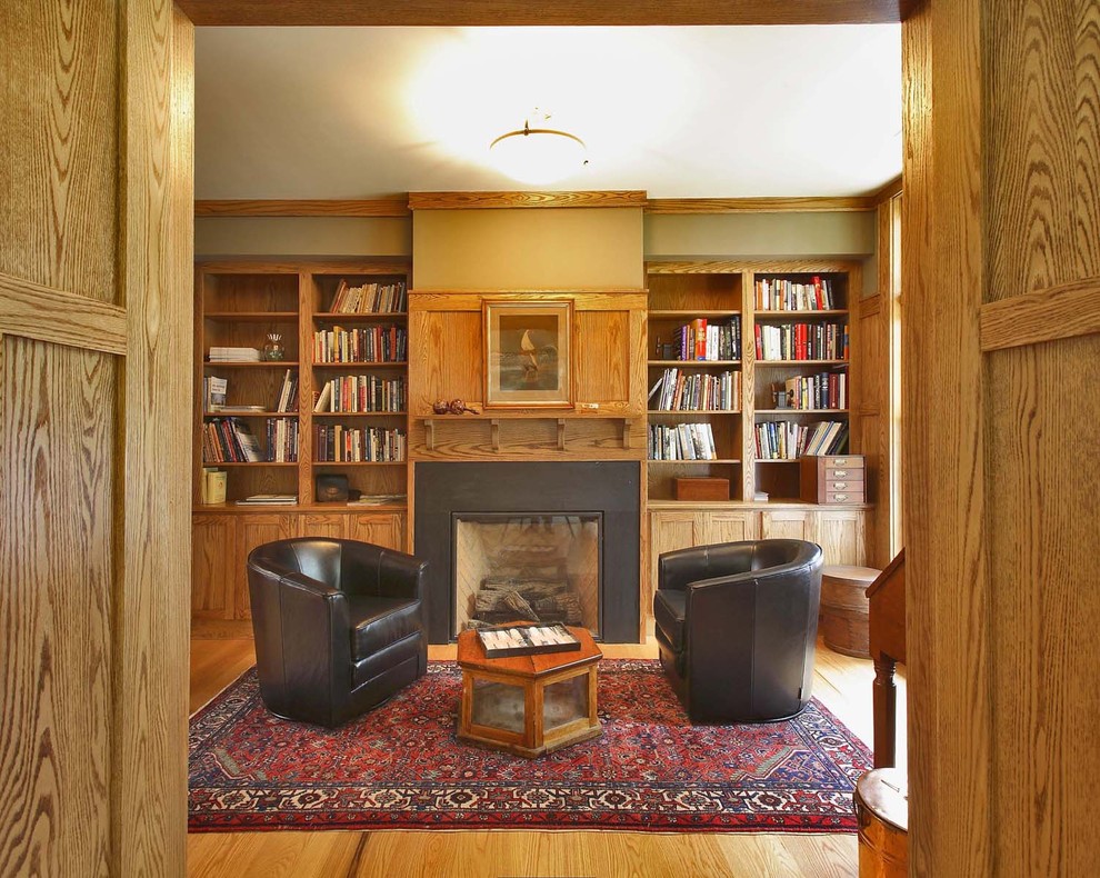 Exemple d'une salle de séjour chic avec une bibliothèque ou un coin lecture et éclairage.