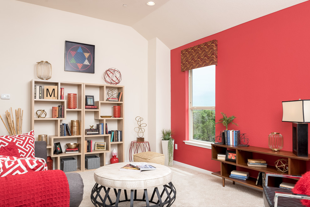 На фото: изолированная гостиная комната среднего размера в современном стиле с с книжными шкафами и полками, красными стенами и ковровым покрытием без камина