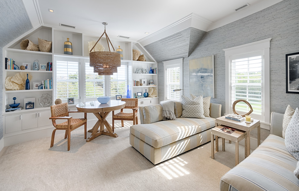 Idée de décoration pour une salle de séjour marine avec un mur gris, moquette et un sol beige.