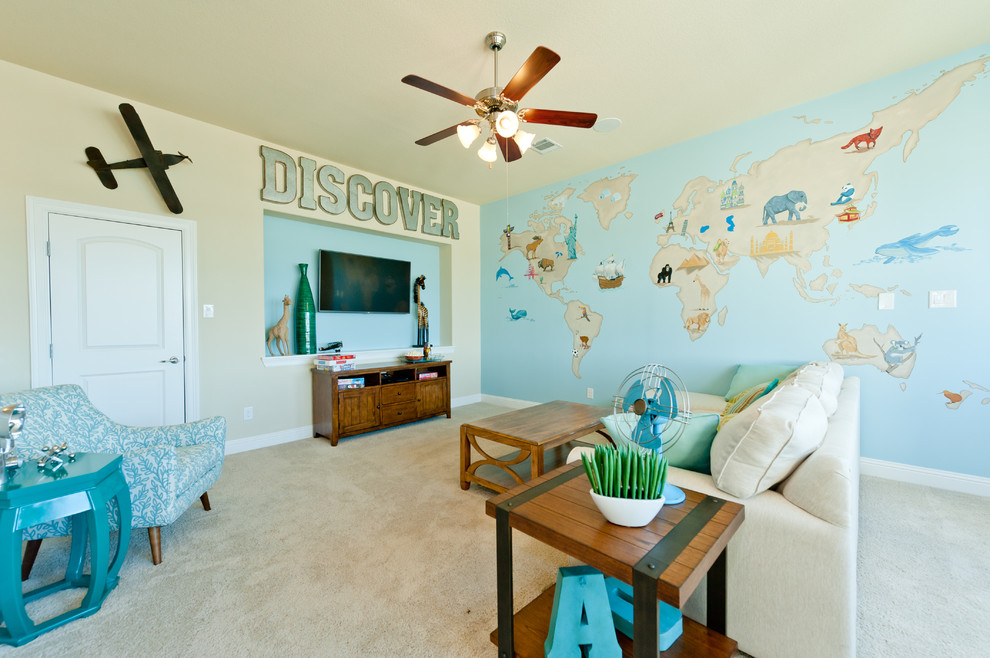 Cette photo montre une salle de séjour bord de mer fermée avec moquette, un téléviseur fixé au mur et un mur multicolore.