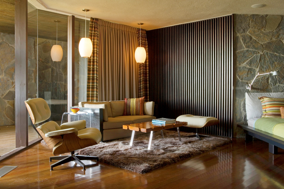 Inspiration pour une salle de séjour vintage avec un sol en bois brun.