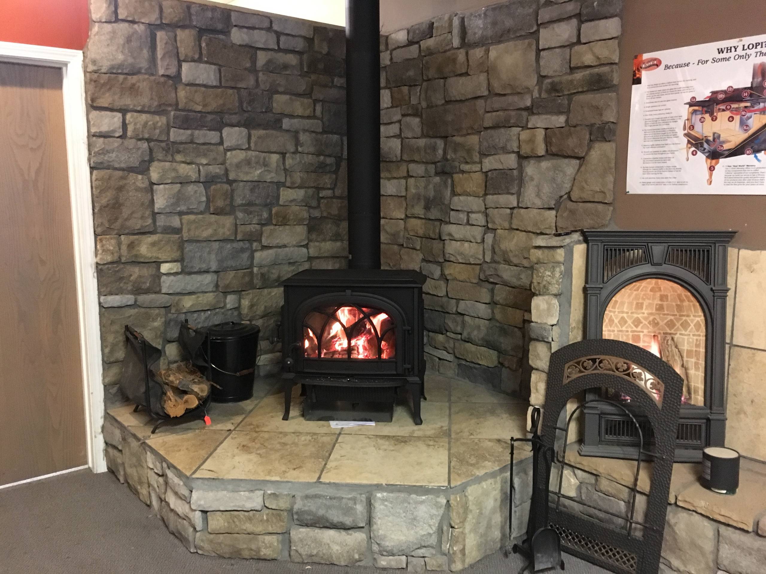 https://st.hzcdn.com/simgs/pictures/family-rooms/wood-stoves-flagstaff-hearth-and-home-img~0761acb40ab2c50b_14-9854-1-7567fc8.jpg