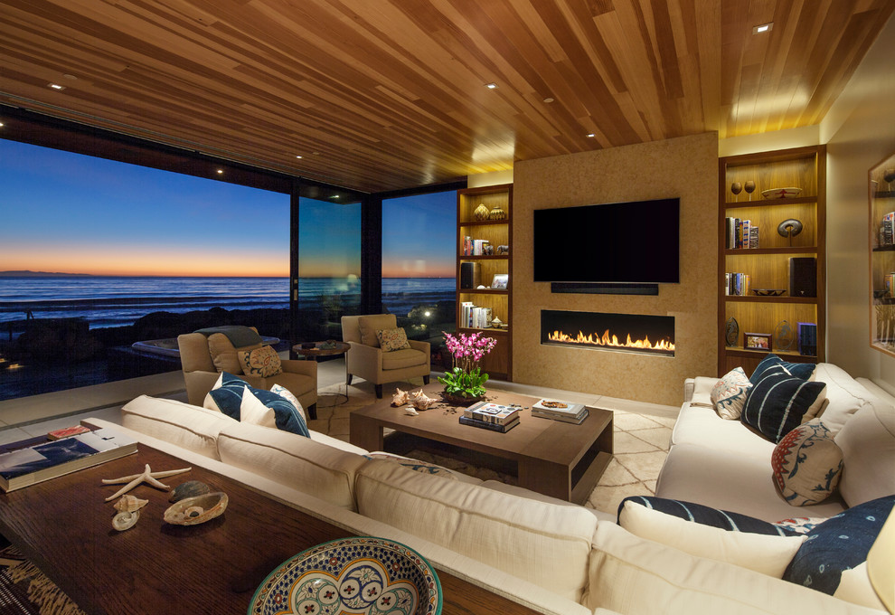Стильный дизайн: большая открытая гостиная комната в современном стиле с телевизором на стене и горизонтальным камином - последний тренд