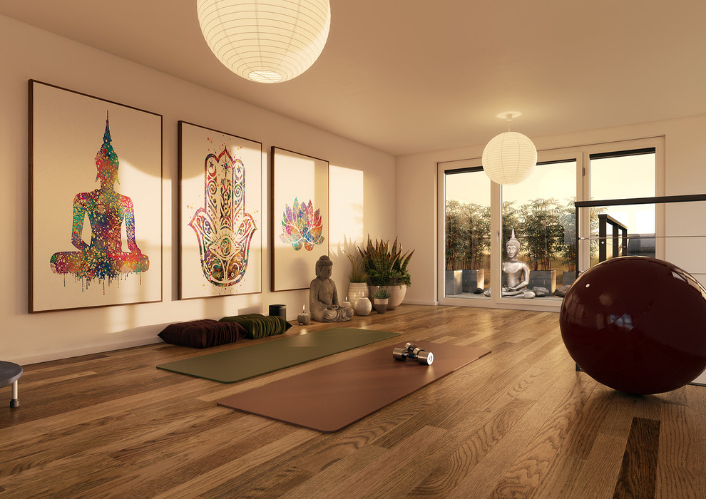 Идея дизайна: йога-студия среднего размера в восточном стиле с белыми стенами, паркетным полом среднего тона и коричневым полом