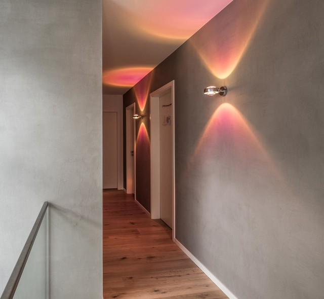 Flur und Treppenhaus im Betonlook - Modern - Flur - Hamburg - von