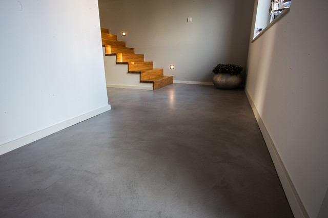 Fugenlos mit Beton Ciré, Beton Floor (Microtopping System) - Minimalistisch  - Flur - Frankfurt am Main - von LifeBoXX Wand & Wohndesign | Houzz
