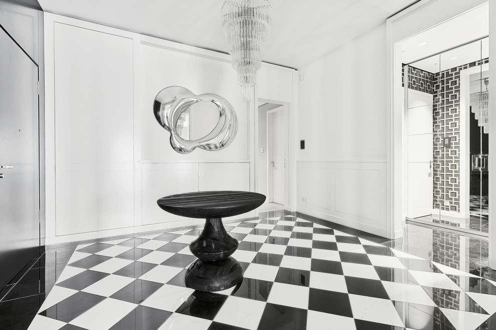 Источник вдохновения для домашнего уюта: большой коридор в современном стиле с белыми стенами и полом из керамической плитки