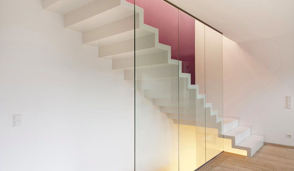 Inspiration for a contemporary staircase in Dusseldorf.