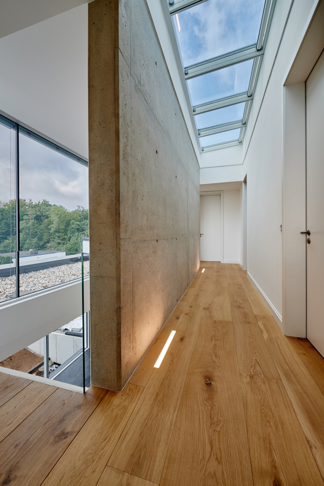Example of a minimalist hallway design in Dusseldorf