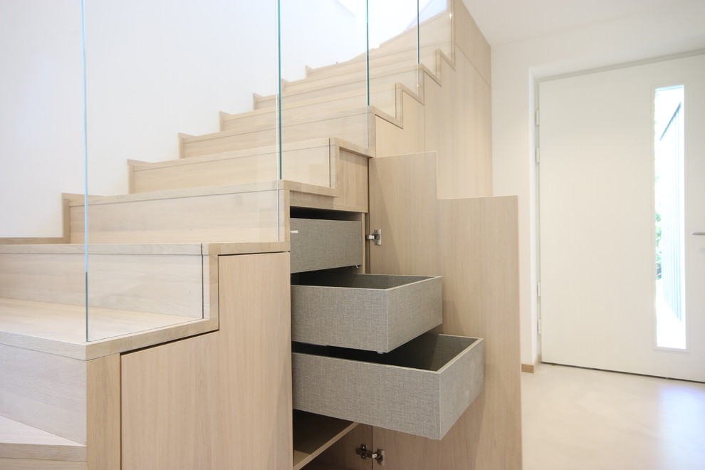 Treppenschrank Stauraum unter der Treppe Contemporary Staircase Leipzig by Boldt