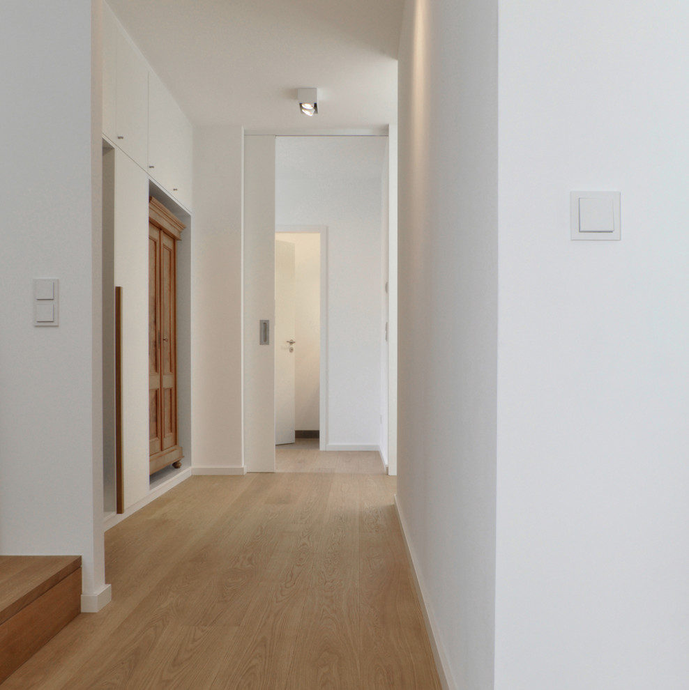 Источник вдохновения для домашнего уюта: коридор: освещение в современном стиле