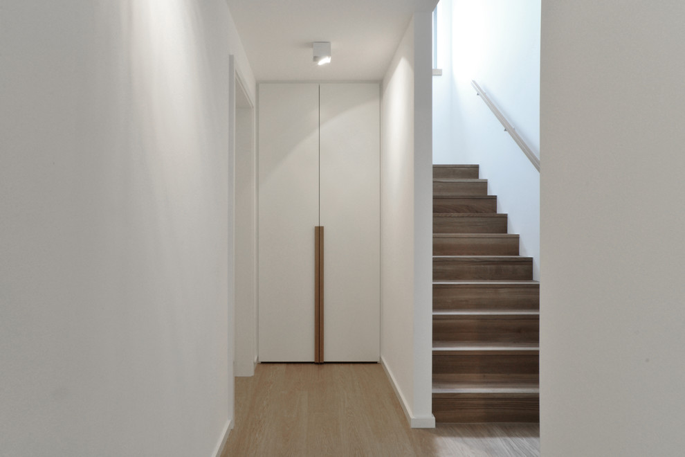 Inspiration for a contemporary hallway remodel in Munich