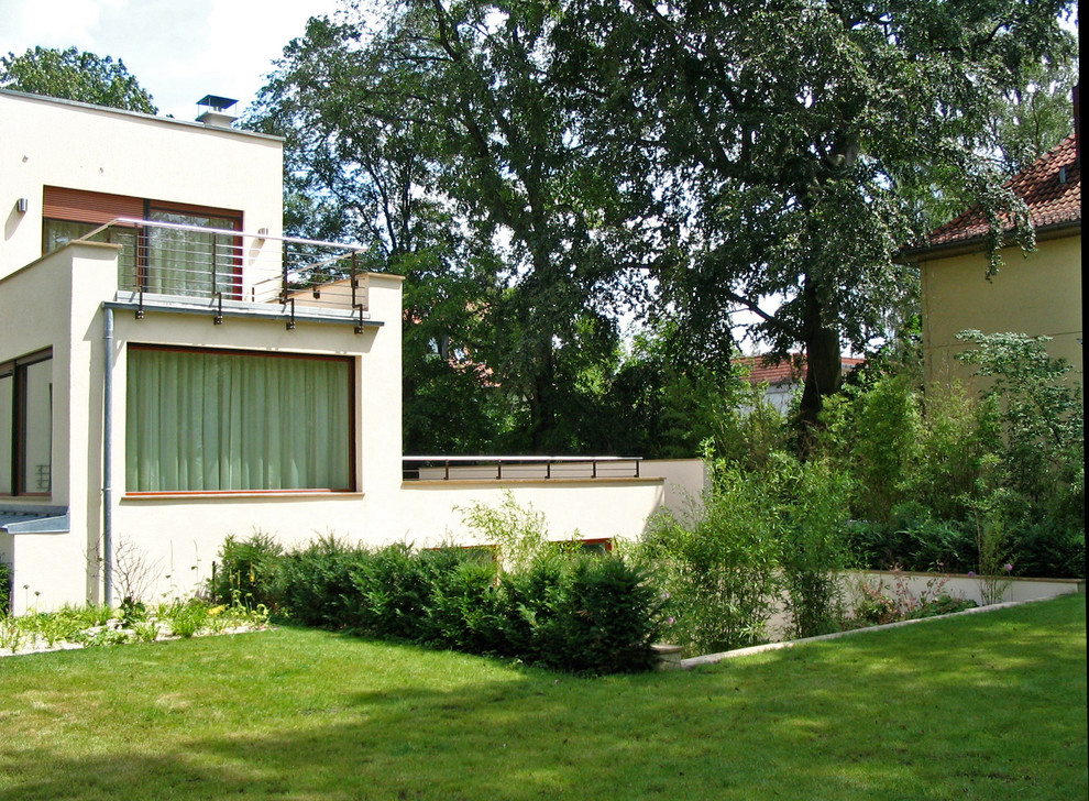Photo of a contemporary landscaping in Berlin.