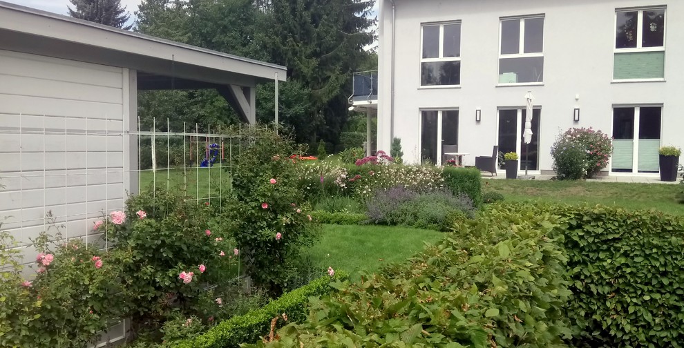DreiGenerationenGarten im Berliner Umland Modern Landscape