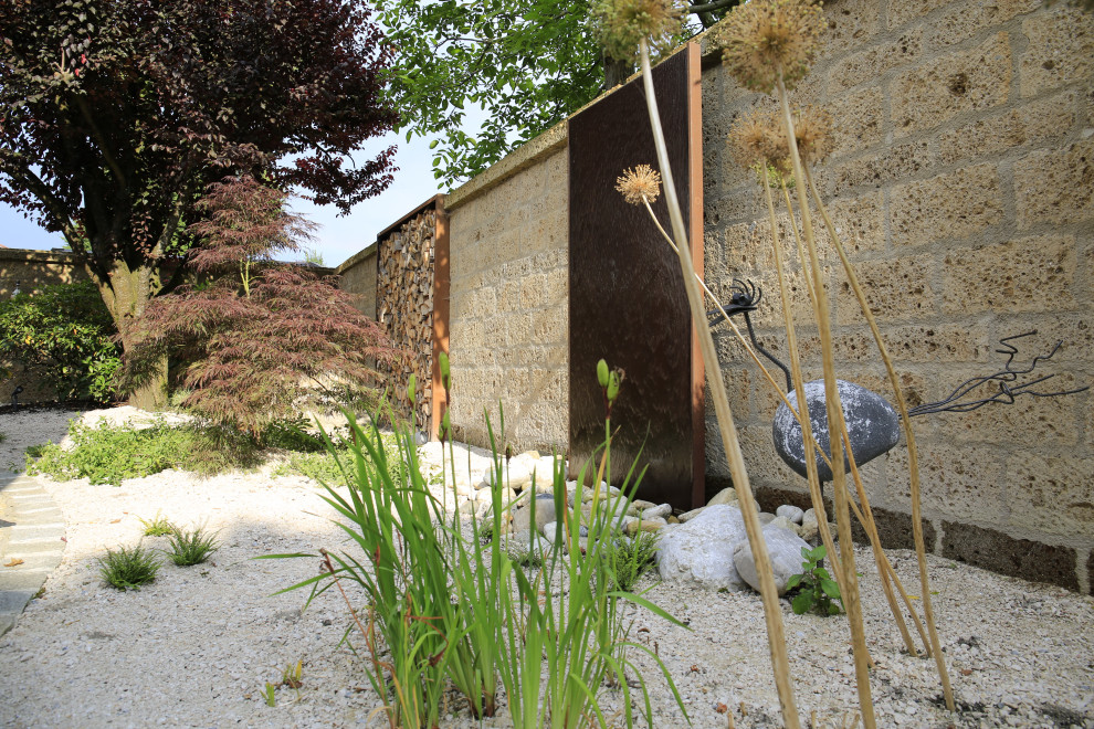 Idee per un grande orto rialzato etnico esposto a mezz'ombra in cortile con pavimentazioni in pietra naturale