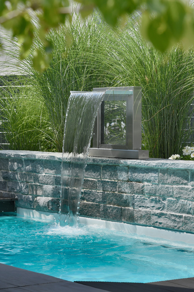 Ein moderner Familiengarten mit Pool Moderne Jardin Stuttgart
