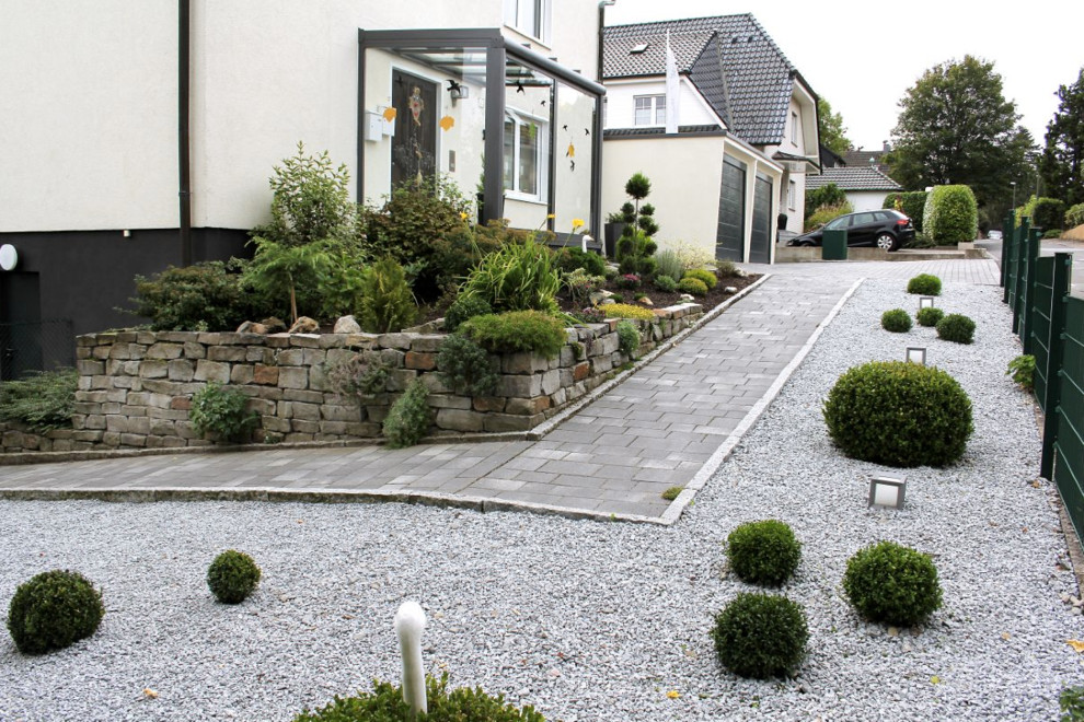 Einfahrt von Gartengestaltung Brunnert - Contemporary - Landscape