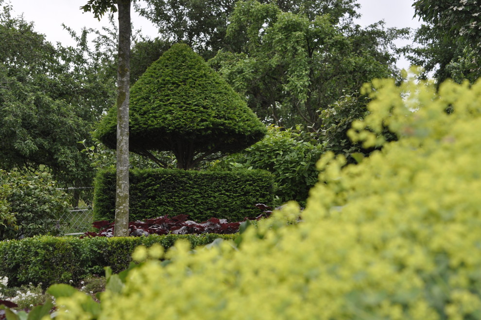 Familiengarten Farmhouse Landscape Frankfurt by