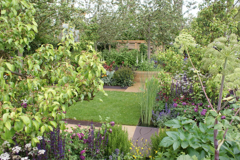 Ispirazione per un giardino minimal di medie dimensioni con scale