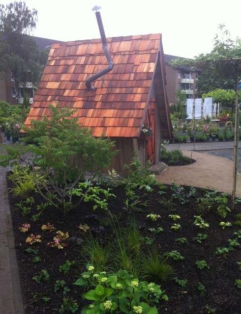 Gartenhaus mit Pflanzung für Schattenbereich - Rustikal - Garten - Köln