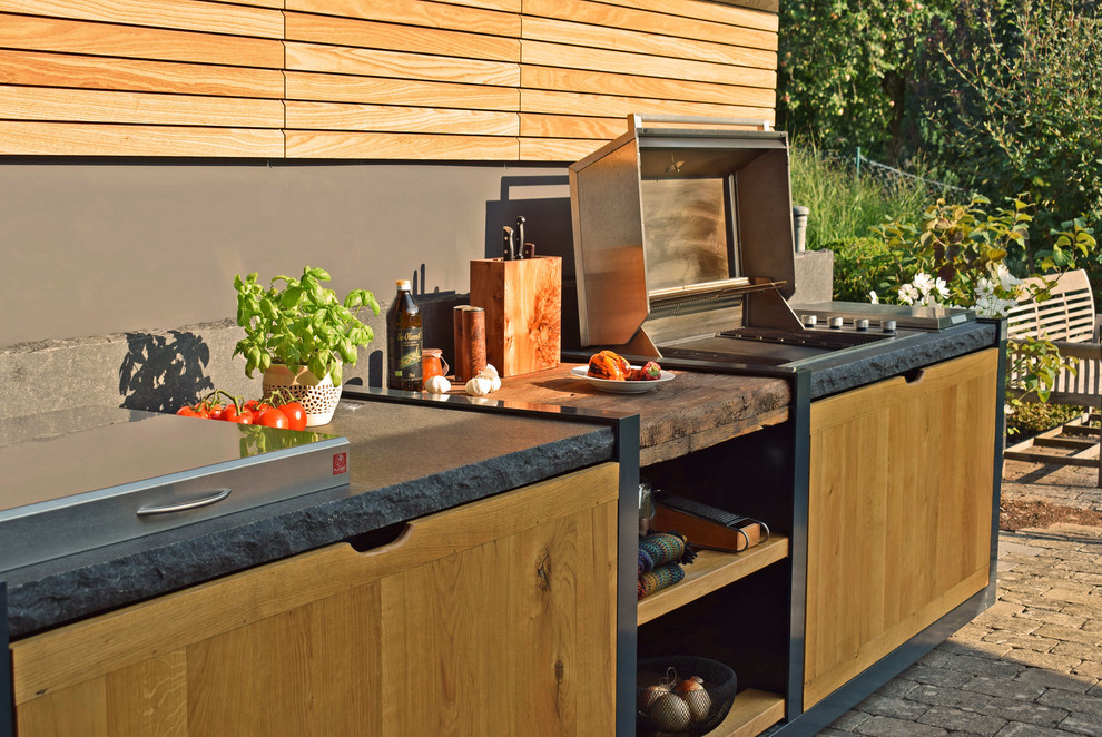 Genuss im Garten: Outdoorküche und Lounge Terasse - Contemporary