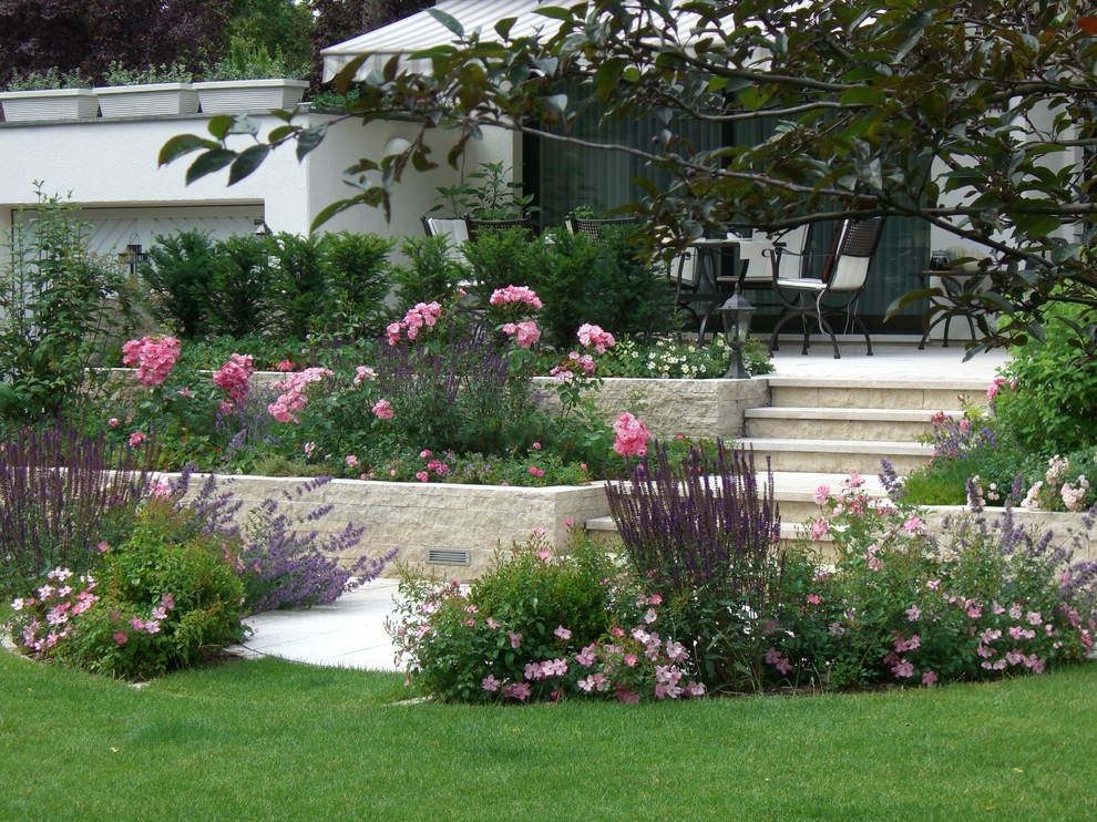 Design ideas for a traditional landscaping in Berlin.