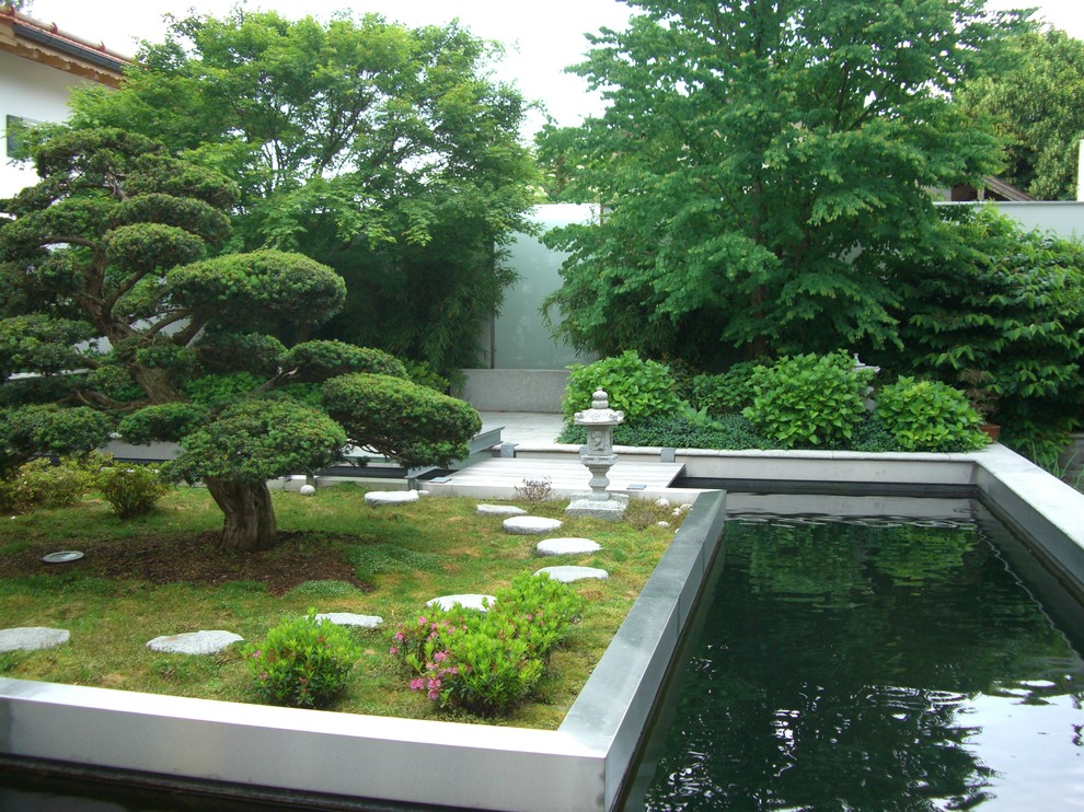 Idée de décoration pour un grand jardin asiatique avec une exposition ensoleillée.