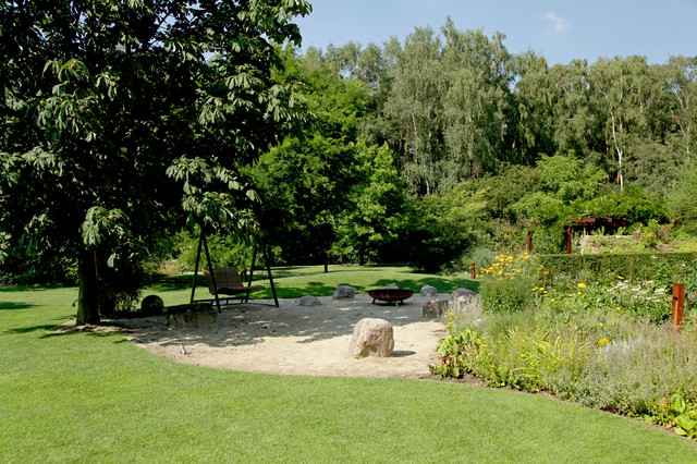Landhausgarten mit Boulebahn und Pool Country Garden Other by