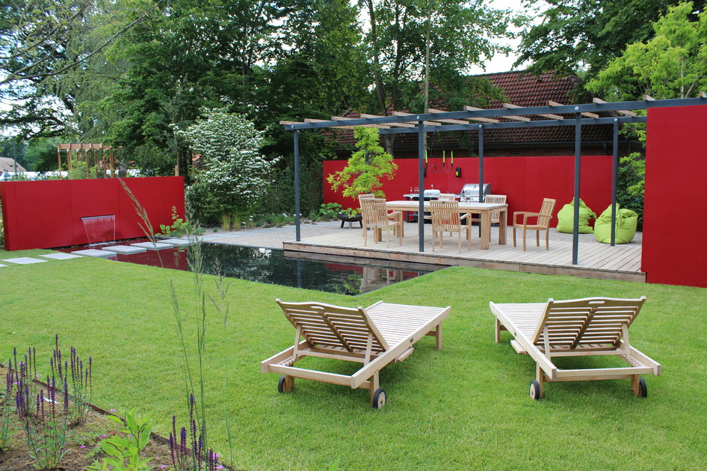 Liegewiese mit Blick in den Garten Contemporary Landscape Hamburg