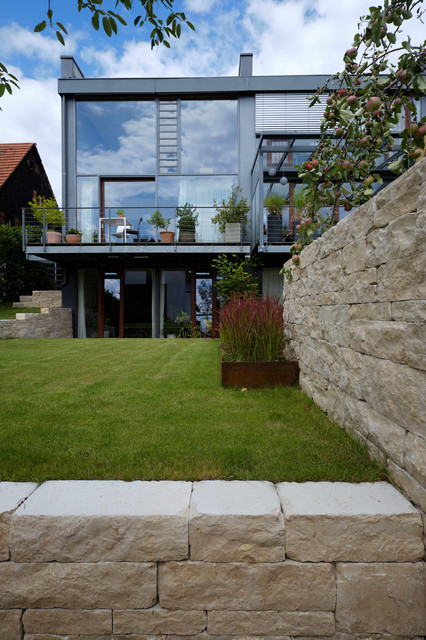 Moderne und offene Gartenanlage für ein Architektenhaus Modern