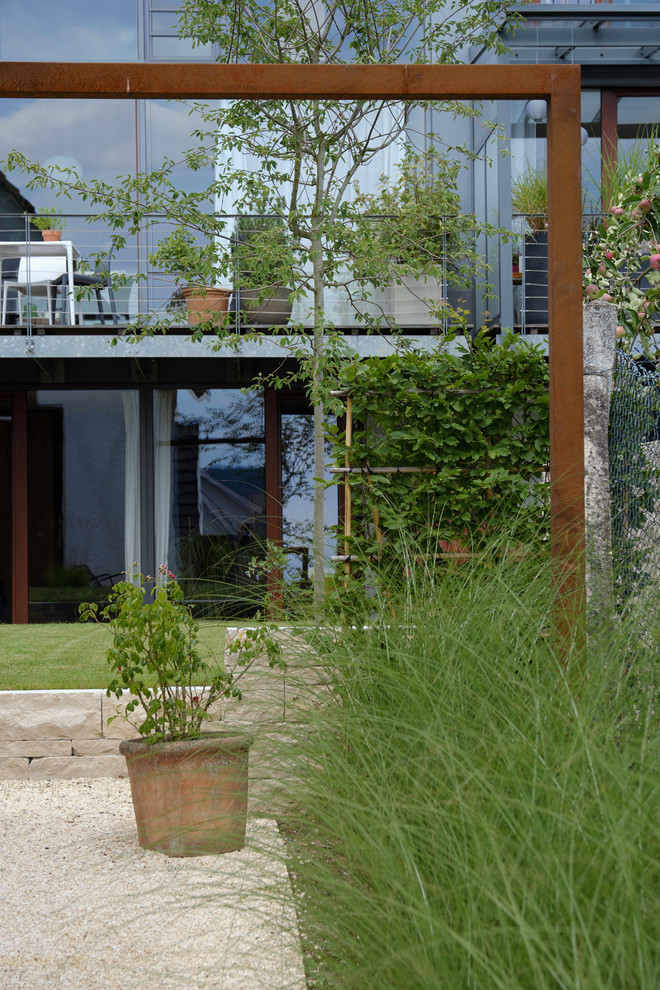 Moderne und offene Gartenanlage für ein Architektenhaus Modern