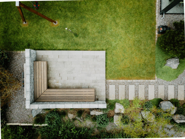 Moderner Hausgarten mit Basaltlava Modern Garten Bonn von Nico