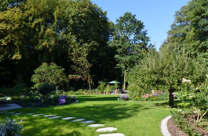 Parkartiger Garten in Coburg Farmhouse Landscape Nuremberg by