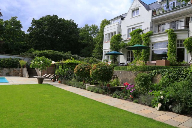 Poolgarten - Klassisch - Garten - Hamburg - von Borgmann Gärtner von
