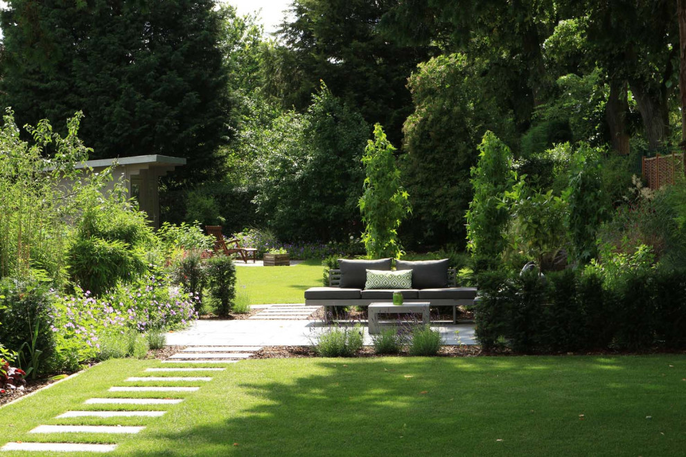 Design ideas for a contemporary private full sun garden for summer in Dusseldorf with natural stone paving.