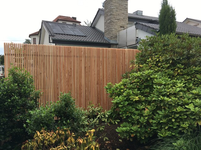 Sichtschutzzaun aus Lärchenholz Modern Garten Stuttgart von