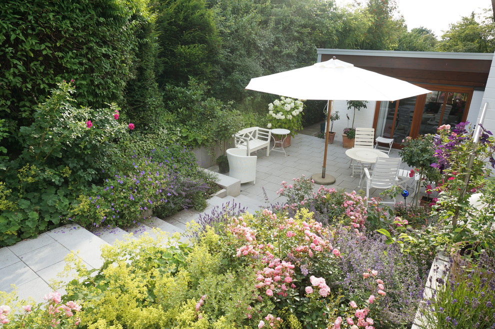ハノーファーにあるコンテンポラリースタイルのおしゃれな庭の写真