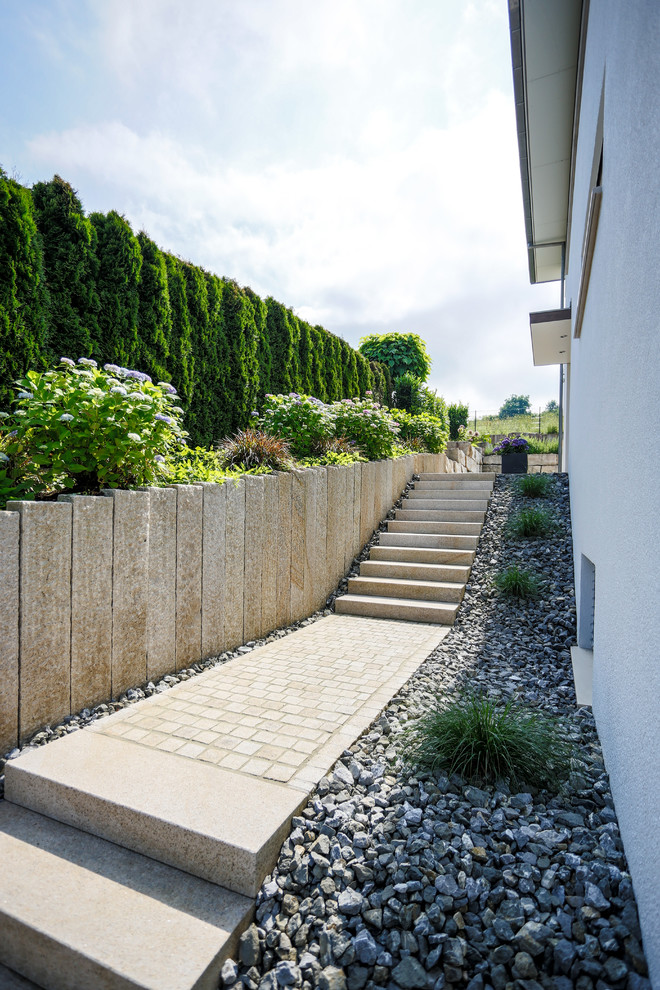 Photo of a contemporary landscaping in Stuttgart.