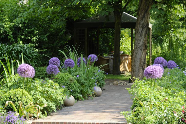 Unsere Gärten von Eden Contemporary Garden Frankfurt by August