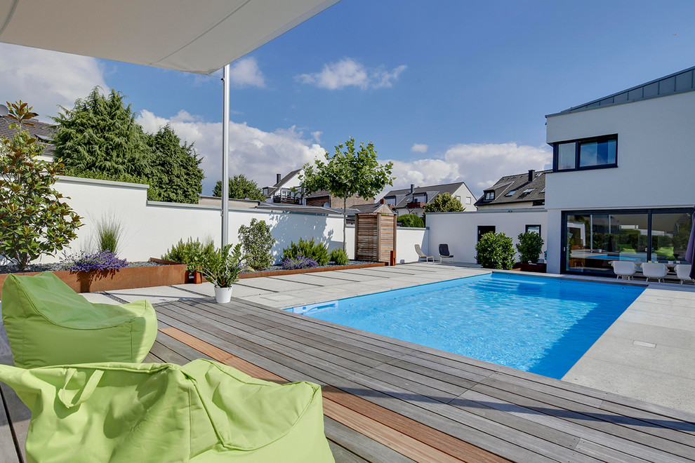 Urlaub im eigenen Garten komplette Gartenanlage mit Pool Modern