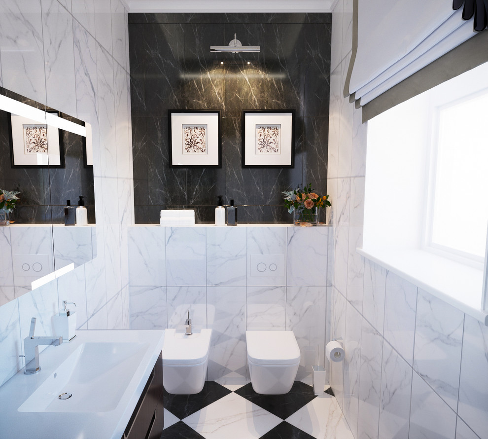Aménagement d'un petit WC et toilettes classique en bois foncé avec un carrelage noir et blanc, un sol en marbre, un carrelage de pierre, un lavabo posé, un bidet et un sol multicolore.