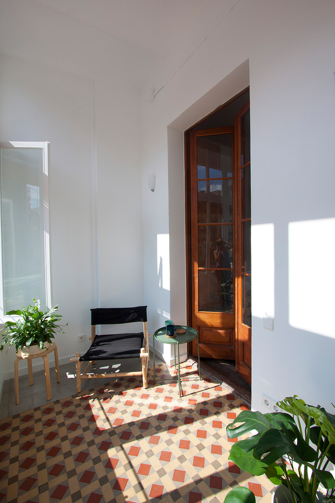 Ispirazione per una veranda contemporanea di medie dimensioni con pavimento in gres porcellanato, soffitto classico e pavimento multicolore