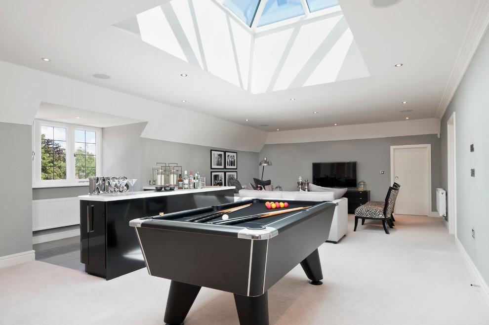 Family room - contemporary family room idea in Berkshire