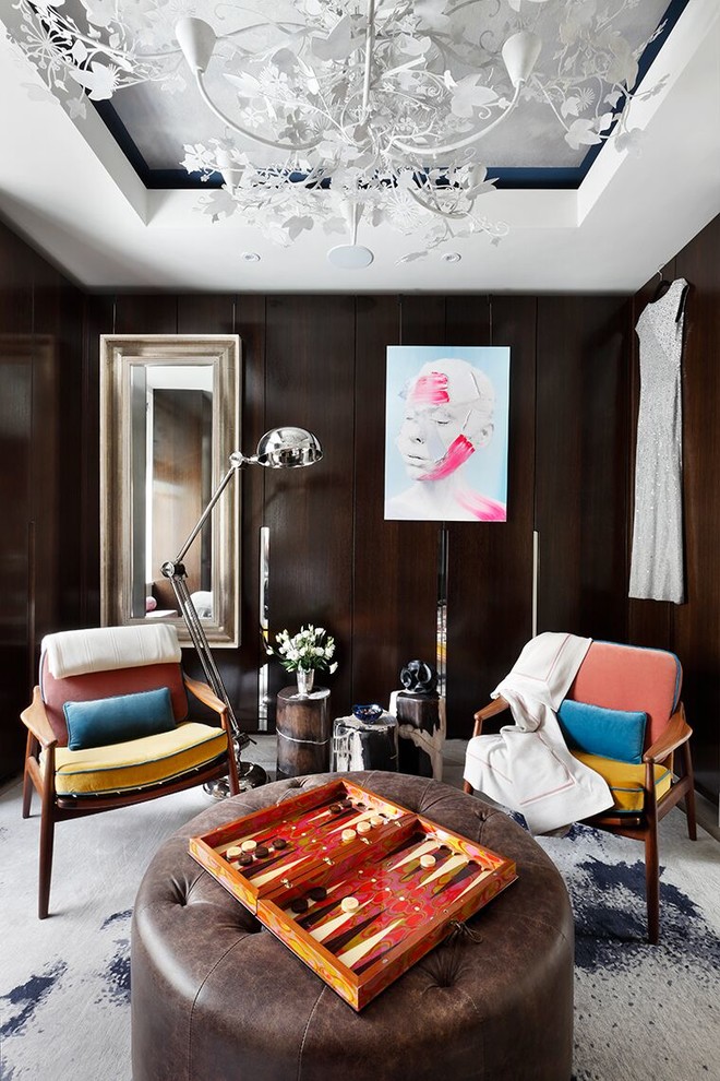 Foto di un soggiorno design con pareti marroni