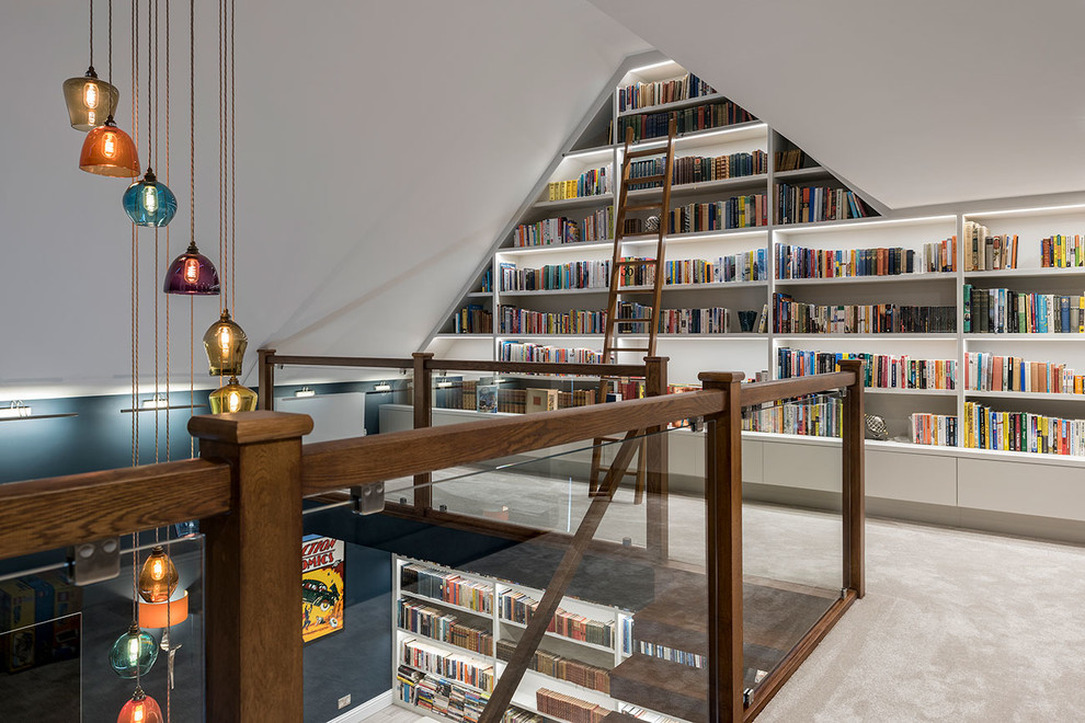 Foto di un grande soggiorno design stile loft con libreria, pareti blu, moquette, TV a parete e pavimento beige