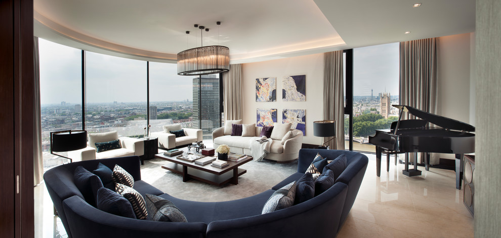 Großes, Fernseherloses, Abgetrenntes Modernes Wohnzimmer ohne Kamin mit beiger Wandfarbe, Marmorboden und buntem Boden in London