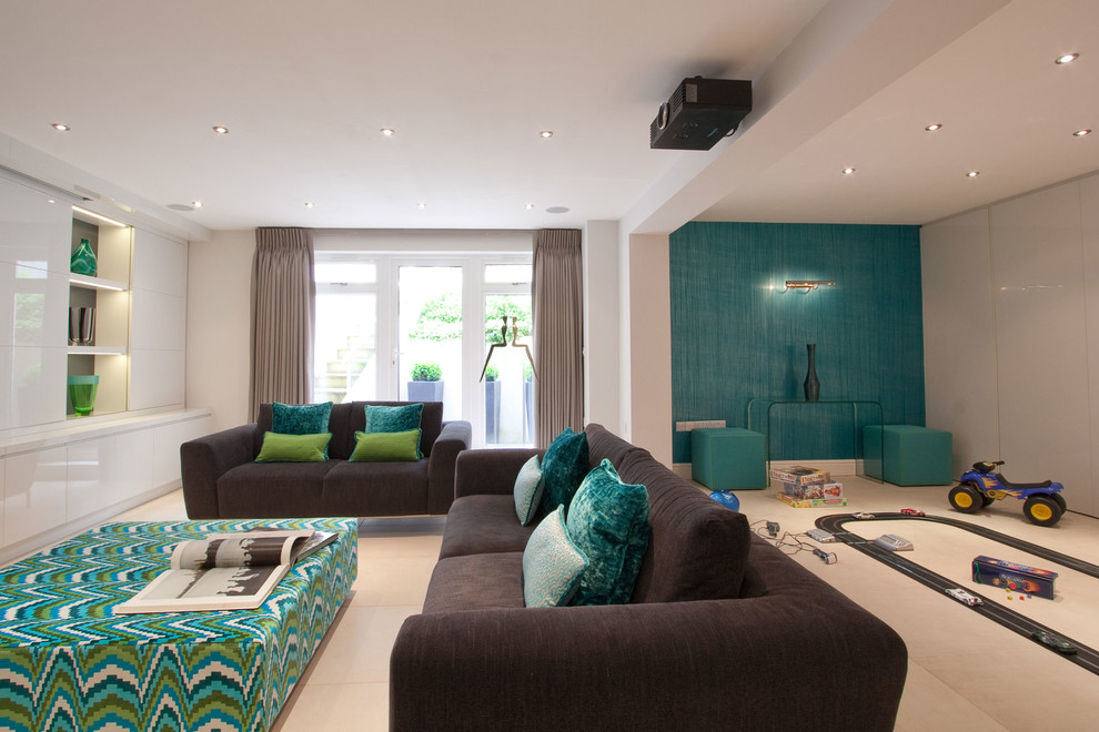 Esempio di un grande soggiorno design aperto con sala giochi, moquette e TV a parete