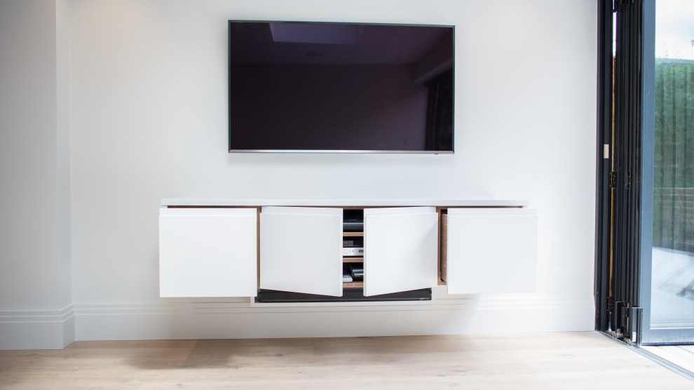 Imagen de sala de estar abierta minimalista de tamaño medio