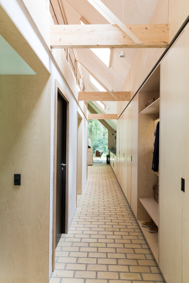 Inspiration for a scandinavian hallway remodel in Odense